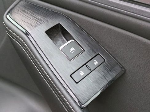 Used 2023 Nissan Rogue SL w/ SL Premium Package image 34