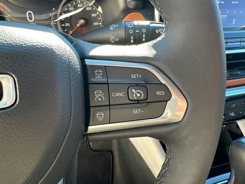 Used 2023 Jeep Compass Limited image 30