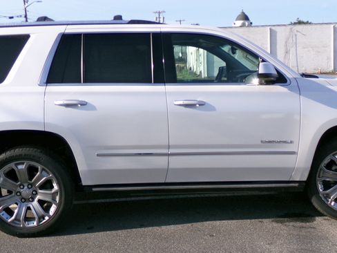 Used 2017 GMC Yukon Denali w/ Open Road Package AWD/4WD image 6
