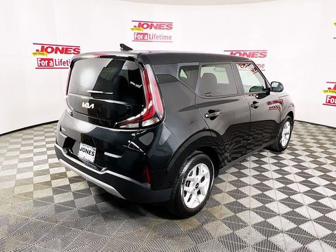 Used 2023 Kia Soul LX w/ LX Technology Package image 14