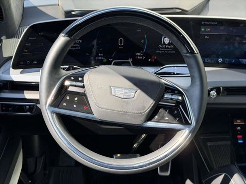 Used 2026 Cadillac Vistiq Platinum w/ LPO, Floor Liner Package AWD/4WD image 14