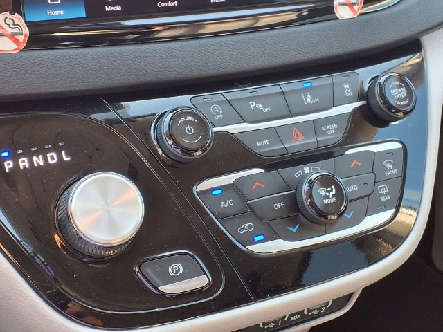 Used 2024 Chrysler Pacifica Touring-L FWD image 18