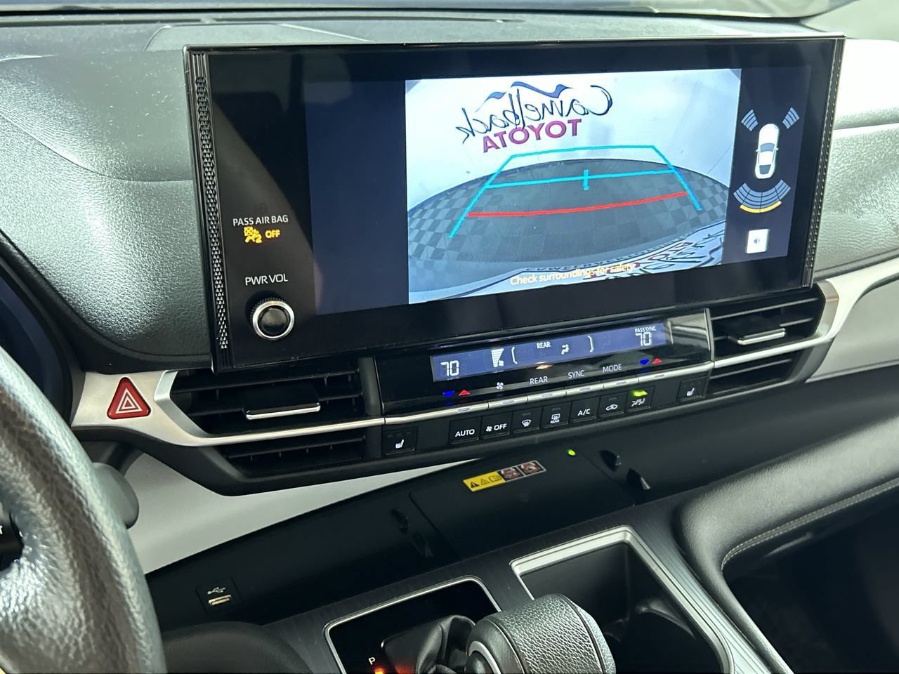 Used 2025 Toyota Sienna XLE FWD image 19