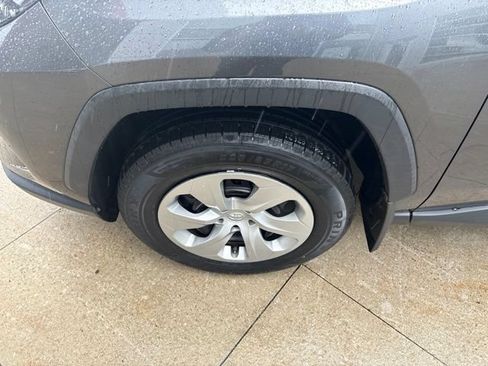 Used 2022 Toyota RAV4 LE AWD/4WD image 11