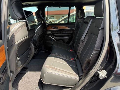 Used 2023 Jeep Grand Cherokee Summit AWD/4WD image 19