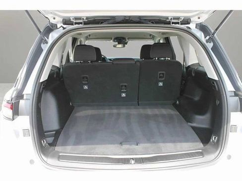 Used 2023 Jeep Grand Cherokee Laredo image 31