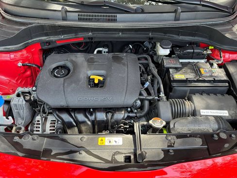 Used 2025 Kia Soul LX w/ LX Technology Package FWD image 29