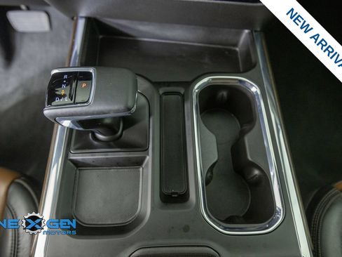 Used 2025 Chevrolet Silverado 1500 High Country w/ Technology Package AWD/4WD image 24
