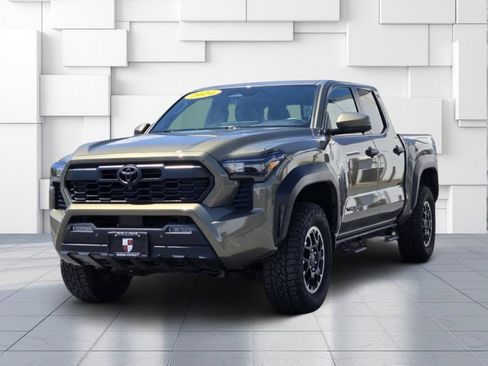 Used 2024 Toyota Tacoma TRD Off-Road w/ TRD Off Road Premium Package AWD/4WD image 3