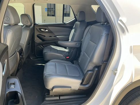 Used 2020 Chevrolet Traverse LT w/ LT Premium Package FWD image 13
