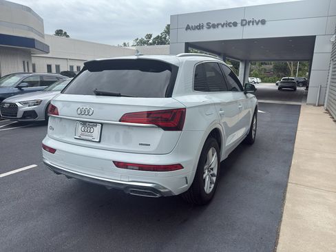 Used 2023 Audi Q5 2.0T Premium w/ Convenience Package AWD/4WD image 5