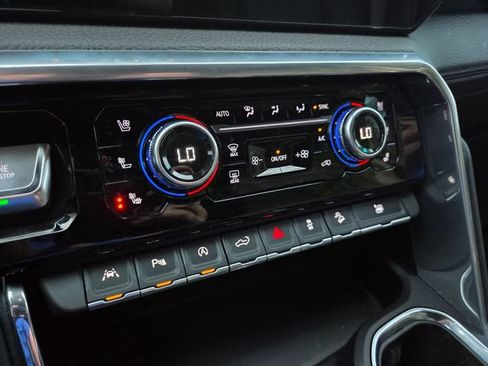 Used 2022 GMC Sierra 1500 Denali AWD/4WD image 17