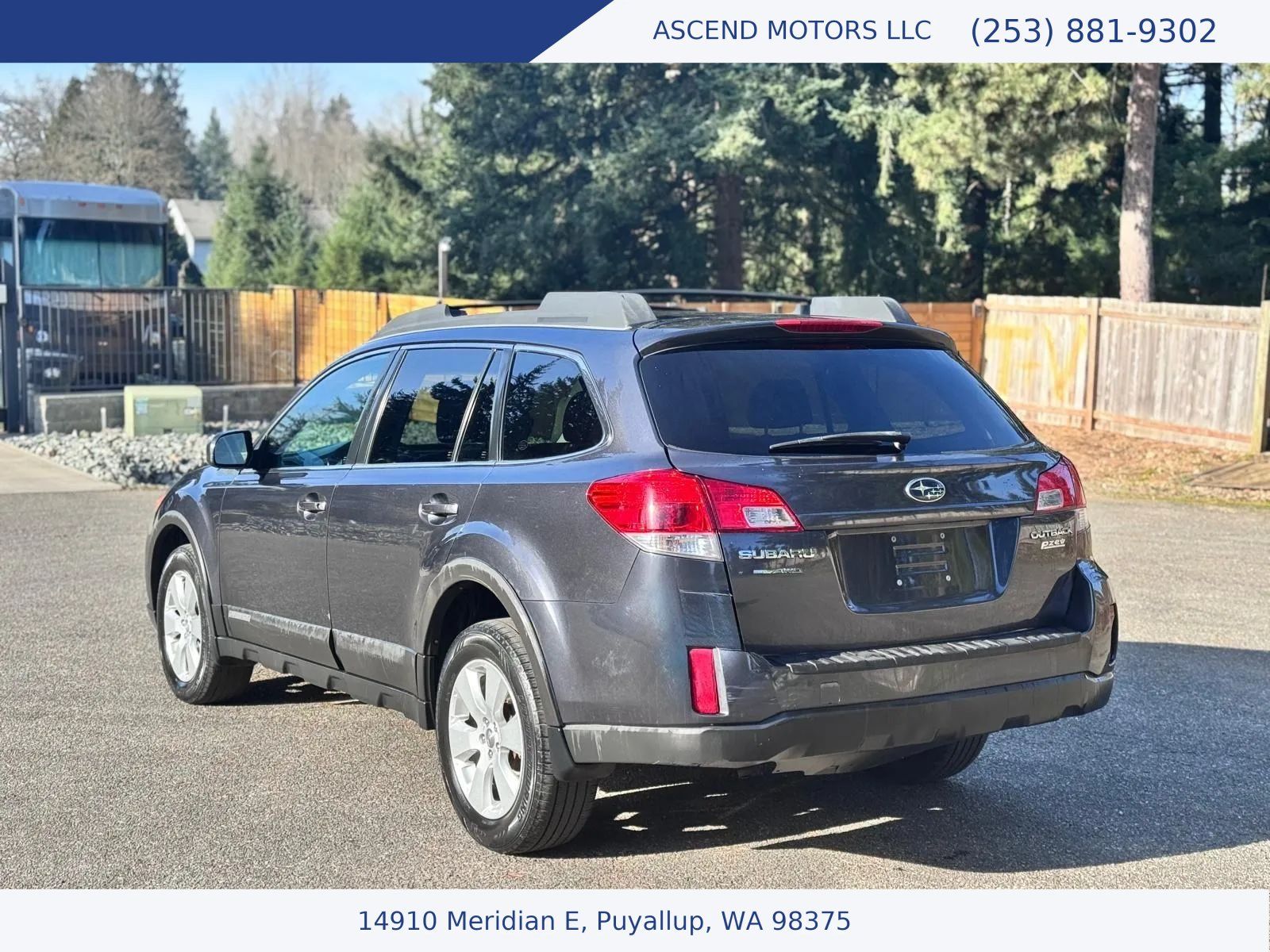Used 2010 Subaru Outback 2.5i Limited AWD/4WD image 3