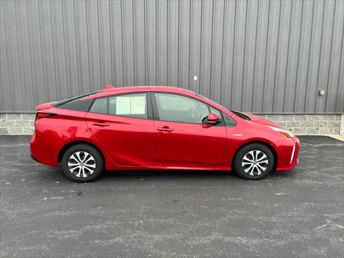 Certified 2021 Toyota Prius XLE image 1