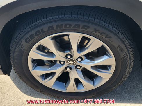 Certified 2024 Toyota Grand Highlander FWD image 9