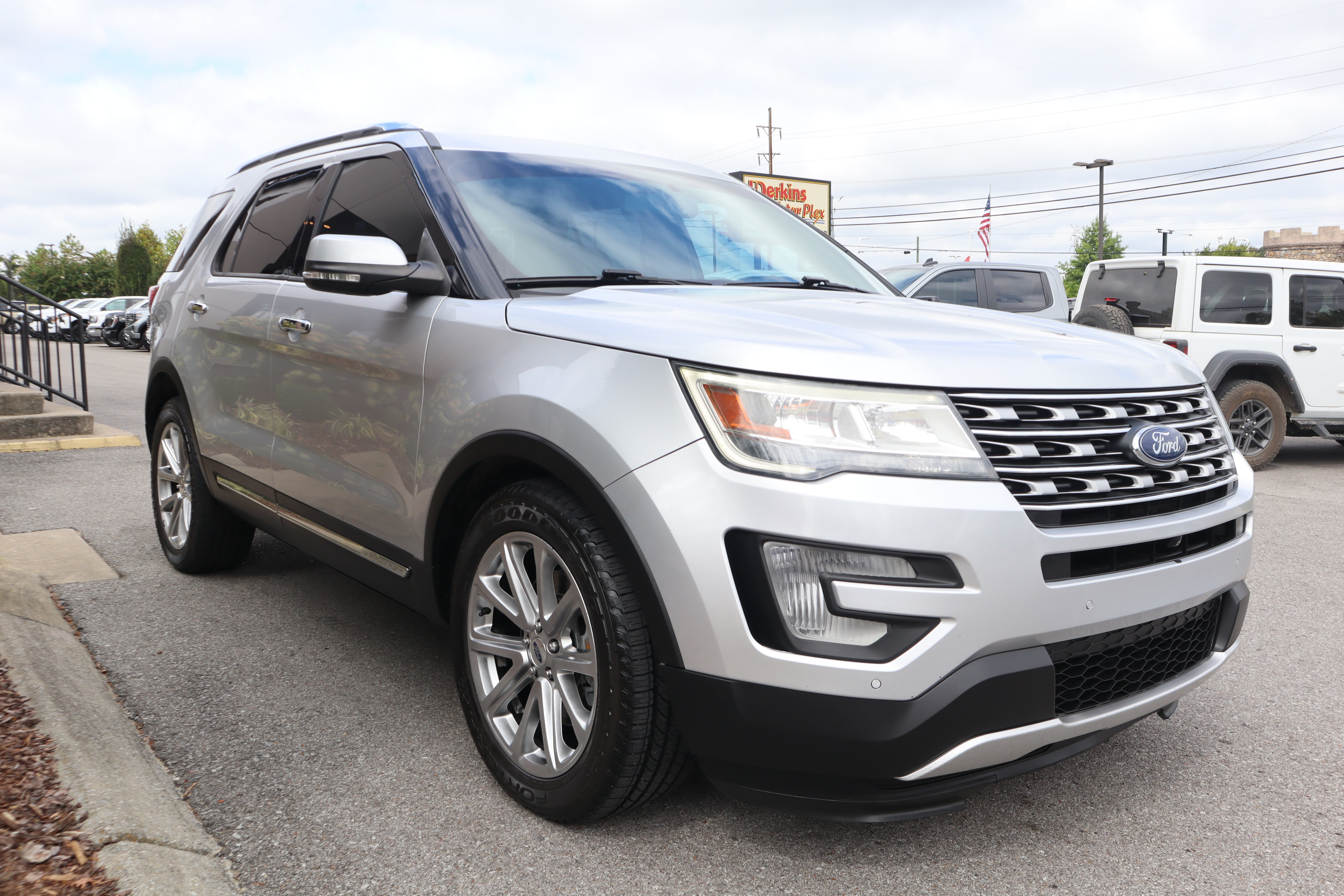 Used 2017 Ford Explorer Limited FWD image 5