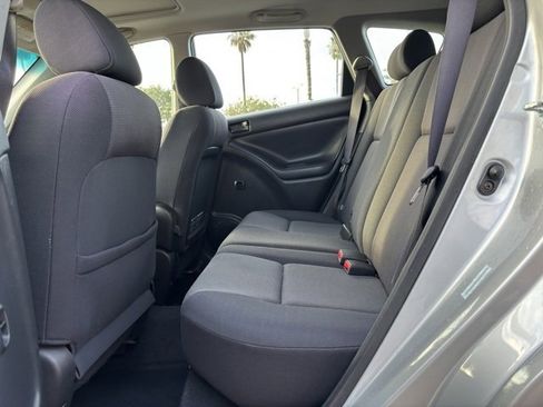 Used 2004 Pontiac Vibe Base image 8