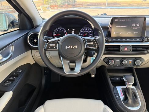 Used 2023 Kia Forte LXS image 20