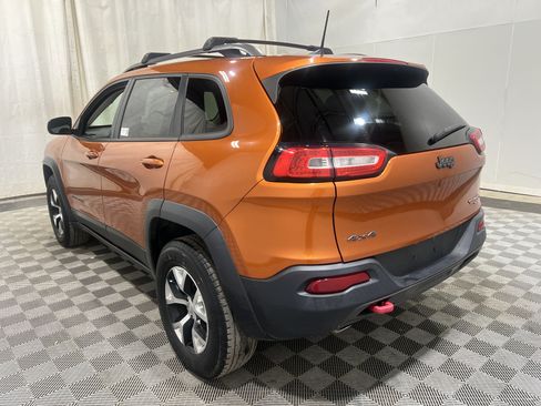 Used 2016 Jeep Cherokee Trailhawk w/ Leather Interior Group AWD/4WD image 2
