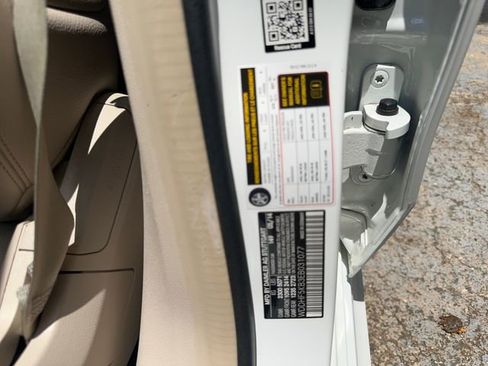 Used 2014 Mercedes-Benz E 350 Sedan image 25