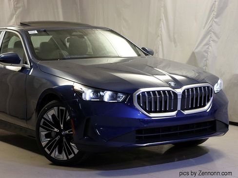 New 2026 BMW 530i xDrive w/ Premium Package image 2