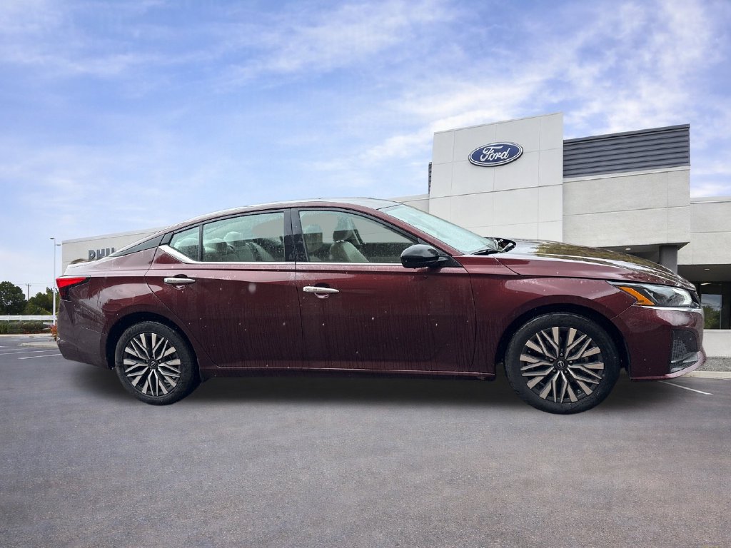 Used 2025 Nissan Altima 2.5 SV FWD image 9
