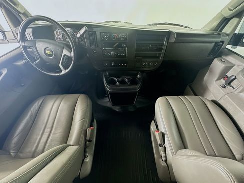 Used 2022 Chevrolet Express 2500 Extended image 10