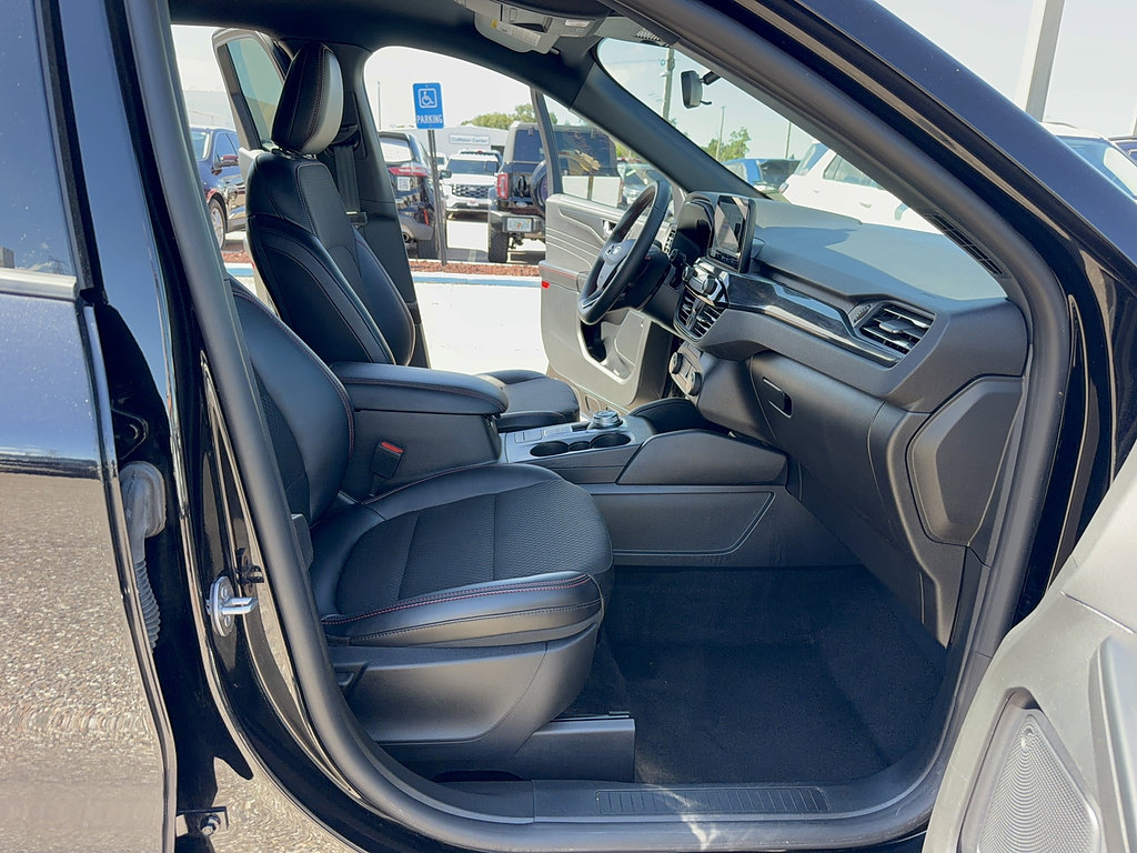 Used 2025 Ford Escape ST-Line FWD image 13