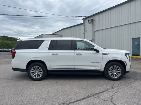 Used 2025 GMC Yukon XL Denali AWD/4WD image 4