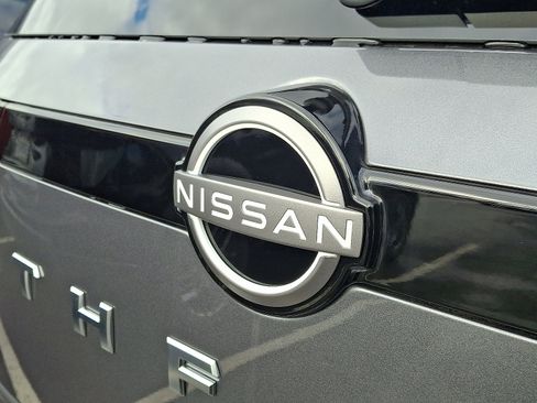 New 2025 Nissan Pathfinder SL image 6