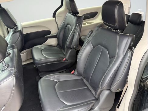 Used 2024 Chrysler Pacifica Limited FWD image 27