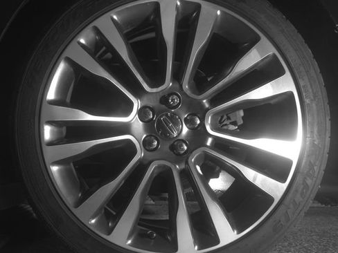 Used 2018 Lincoln Continental Reserve AWD/4WD image 13