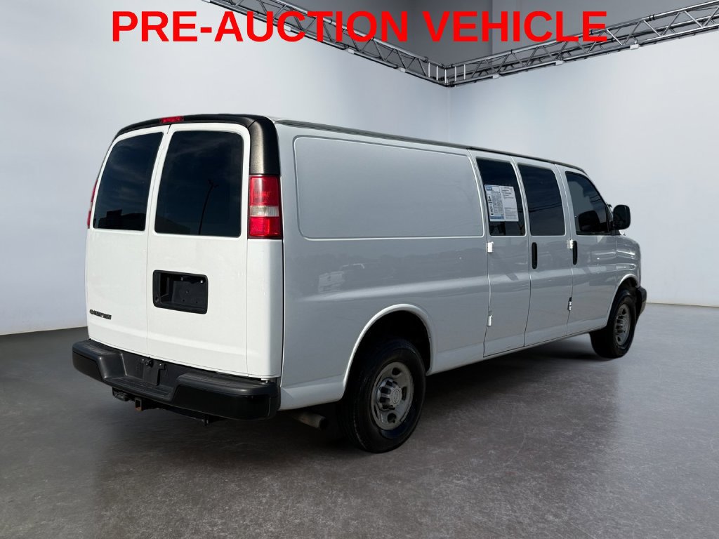 Used 2017 Chevrolet Express 2500 Extended RWD image 3