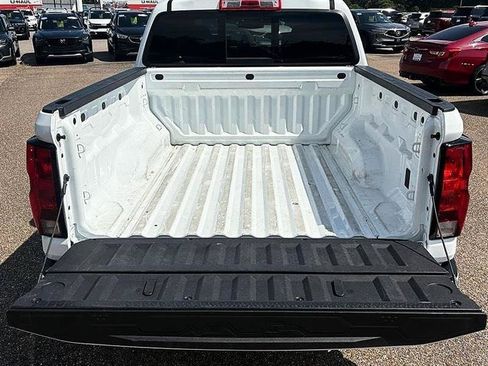 Used 2025 Chevrolet Colorado LT w/ Advanced Trailering Package RWD image 10