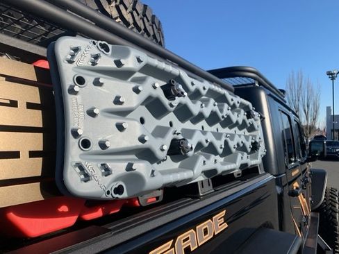 Used 2023 Jeep Gladiator Sport image 32