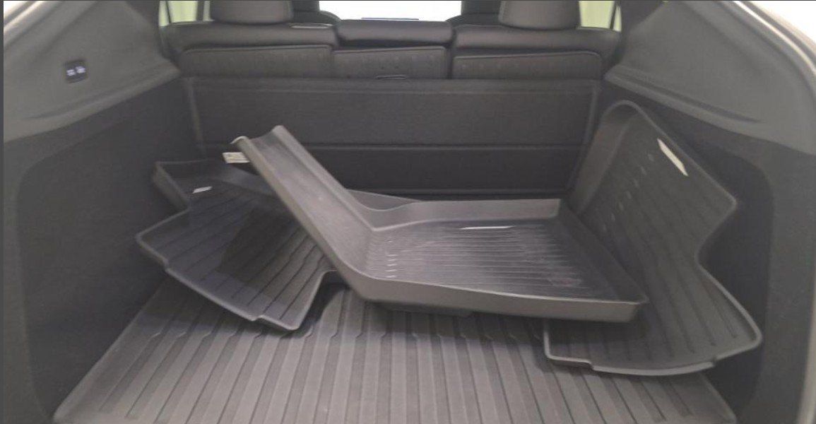 Used 2026 Tesla Model Y Long Range RWD image 7