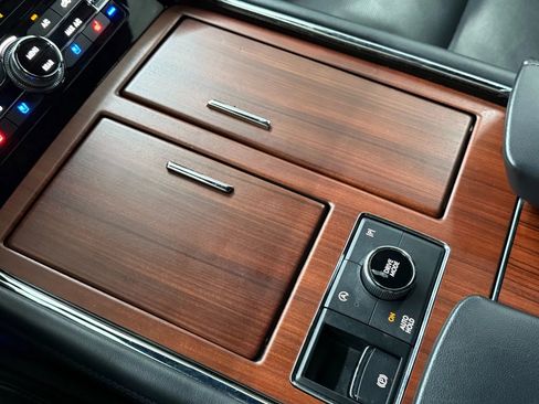 Used 2023 Lincoln Navigator L Standard Sport Utility 4D image 33