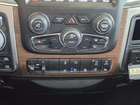 Used 2018 RAM 1500 Laramie AWD/4WD image 14