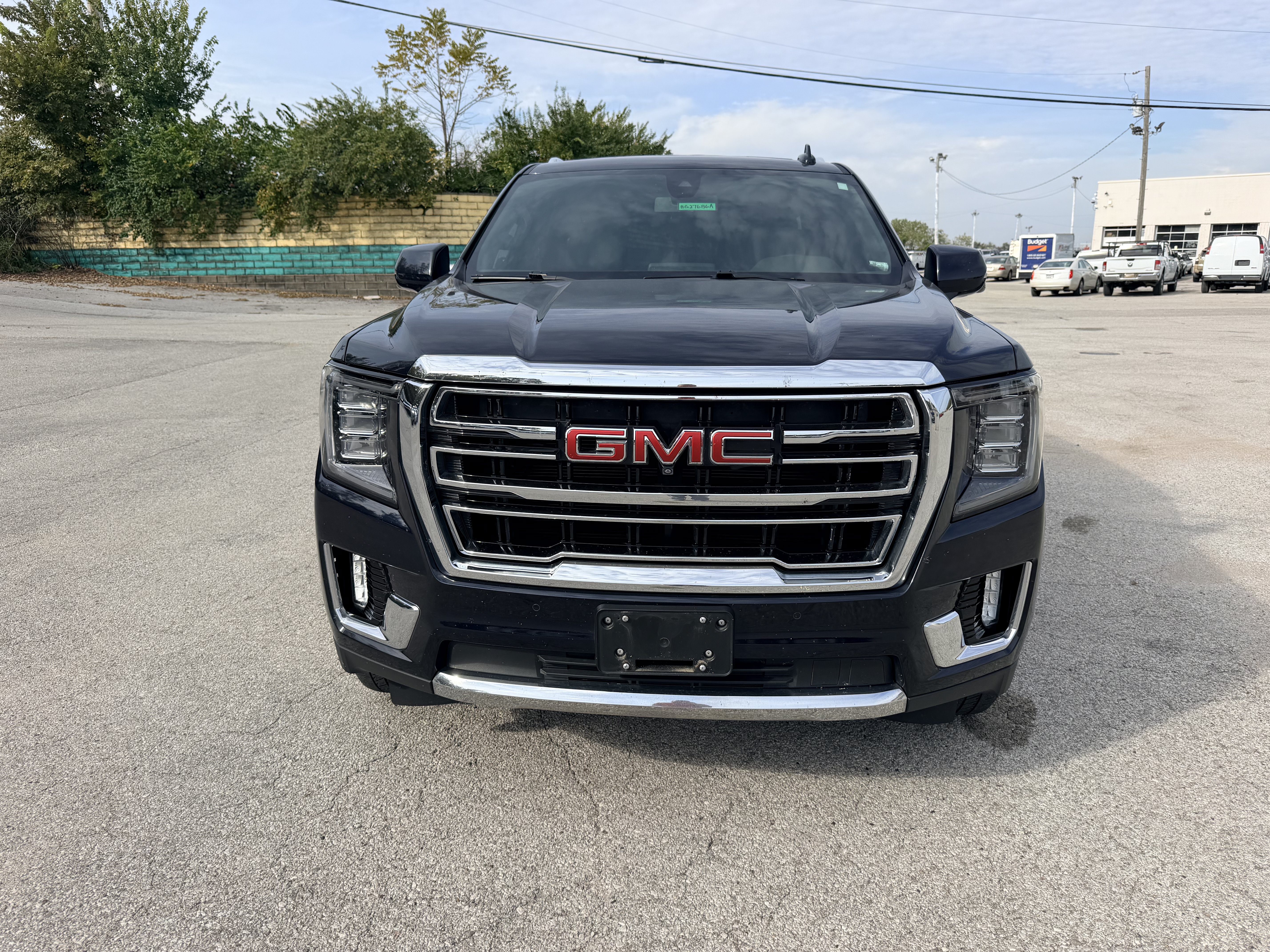 Used 2021 GMC Yukon SLT w/ SLT Premium Package AWD/4WD image 2