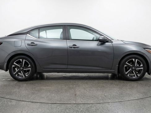 Used 2025 Nissan Sentra SV FWD image 11