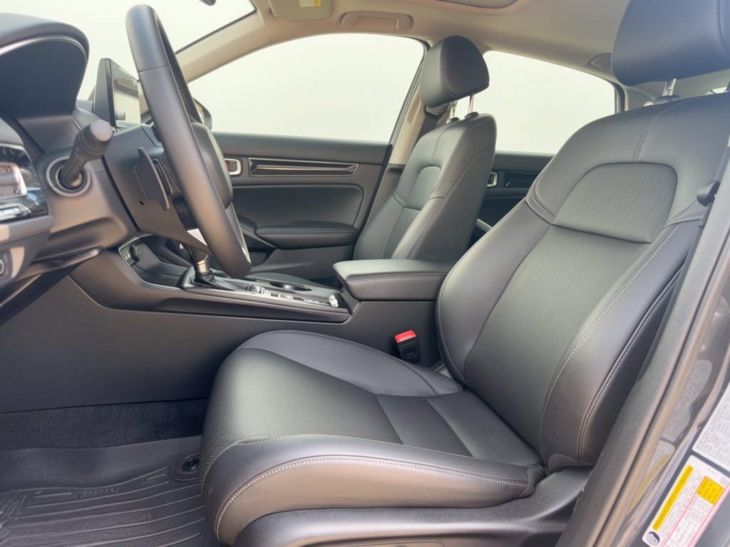 Used 2023 Honda Civic Touring image 5