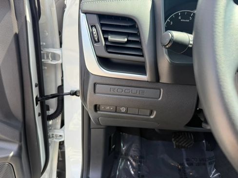 Used 2024 Nissan Rogue S AWD/4WD image 23