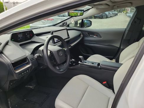 Used 2025 Toyota Prius Limited w/ Limited Premium Package FWD image 11