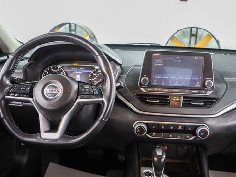 Used 2021 Nissan Altima 2.5 SV w/ SV Premium Package FWD image 17