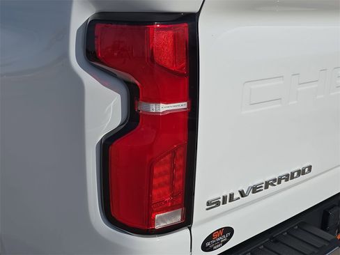 Used 2025 Chevrolet Silverado 2500 LTZ w/ LTZ Premium Package image 34