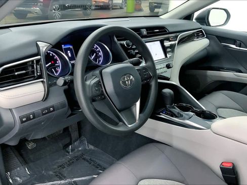 Used 2018 Toyota Camry LE image 20
