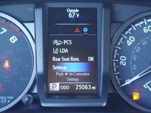 Used 2023 Toyota Tacoma TRD Off-Road image 23