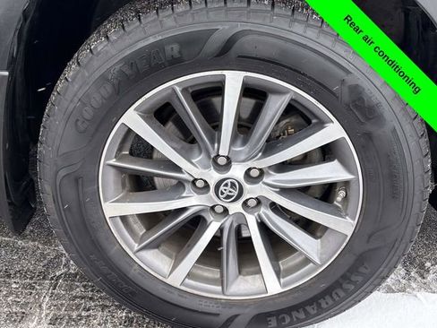 Used 2019 Toyota Highlander XLE image 36