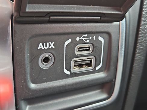 Used 2021 Jeep Gladiator Sport AWD/4WD image 22