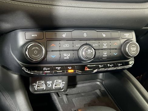Used 2022 Dodge Durango GT image 16